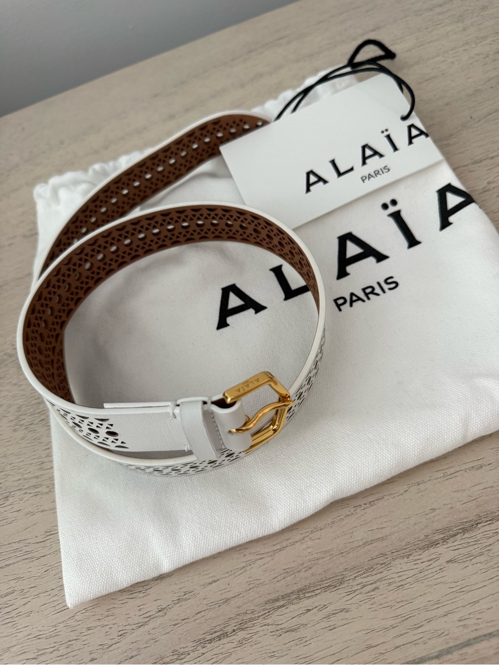 Alaïa White Neo-Vienne Laser-cut Leather Belt with Gold Buckle - Picture 8 of 12